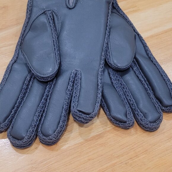 Gloves - Picture 2 of 5